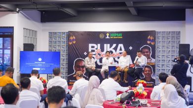 Diskusi dan buka bersama HIPMI Banyumas bersama Rektor UMP Prof Jebul Suroso di UMP Technosphere Purwokerto.