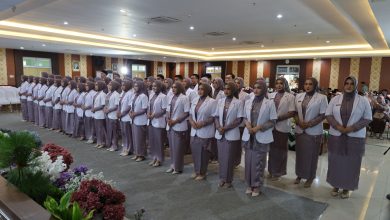 Prosesi angkat sumpah dokter ke-44 Fakultas Kedokteran Universitas Muhammadiyah Semarang yang diikuti 51 dokter baru di Aula GKB II Unimus.