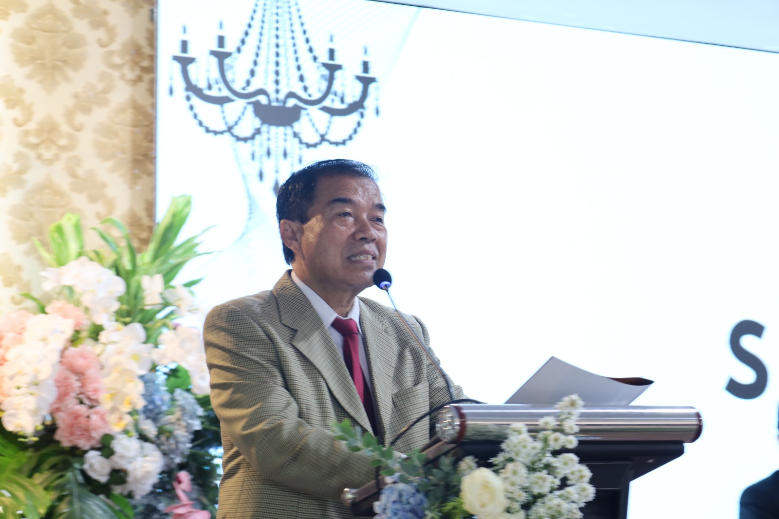Rektor Universitas Muhammadiyah Semarang Prof. Dr. Masrukhi menyampaikan sambutan pada prosesi angkat sumpah dokter ke-44 FK Unimus.