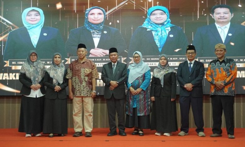 Rektor UNIMUGO Prof Dr Sofyan Anif melantik pejabat struktural baru untuk memperkuat tata kelola perguruan tinggi di Auditorium Universitas Muhammadiyah Gombong.