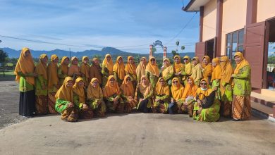Pengurus dan anggota ‘Aisyiyah berfoto bersama dalam kegiatan TURBA Ramadhan PDA Sukoharjo di PCA Jotego, Nguter.