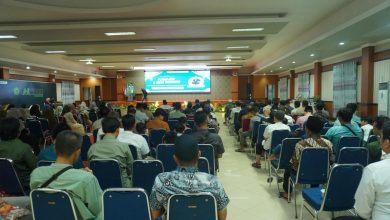 Suasana hangat buka puasa bersama keluarga besar Universitas Muhammadiyah Gombong yang dihadiri Rektor, BPH, dosen, dan pensiunan di lingkungan kampus UNIMUGO.