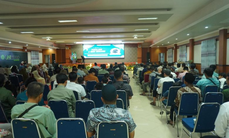 Suasana hangat buka puasa bersama keluarga besar Universitas Muhammadiyah Gombong yang dihadiri Rektor, BPH, dosen, dan pensiunan di lingkungan kampus UNIMUGO.