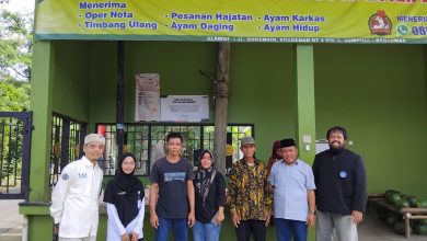 Tim auditor halal LPHKHT Muhammadiyah dan Sentra Halal UMP melakukan audit halal di RPU Azzahra Broiler Sumpiuh, Banyumas.