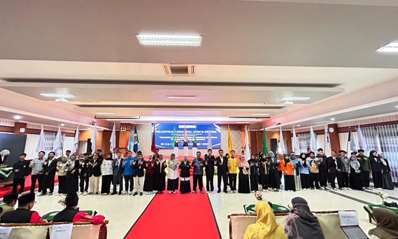Pengurus BEM, UKM, IKM, dan Ortom Universitas Muhammadiyah Gombong dilantik dalam acara pelantikan organisasi mahasiswa periode 2025/2026.