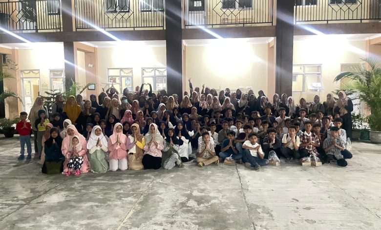 Siswa kelas 6 SD Muhammadiyah PK Banyudono mengikuti kegiatan buka puasa bersama dalam rangkaian kegiatan Ramadhan.