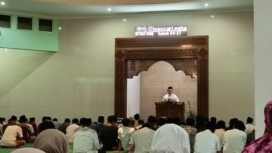 Sekda Purworejo Suranto menyampaikan ceramah Tarawih di Masjid Kampus Universitas Muhammadiyah Purworejo (UMPWR).