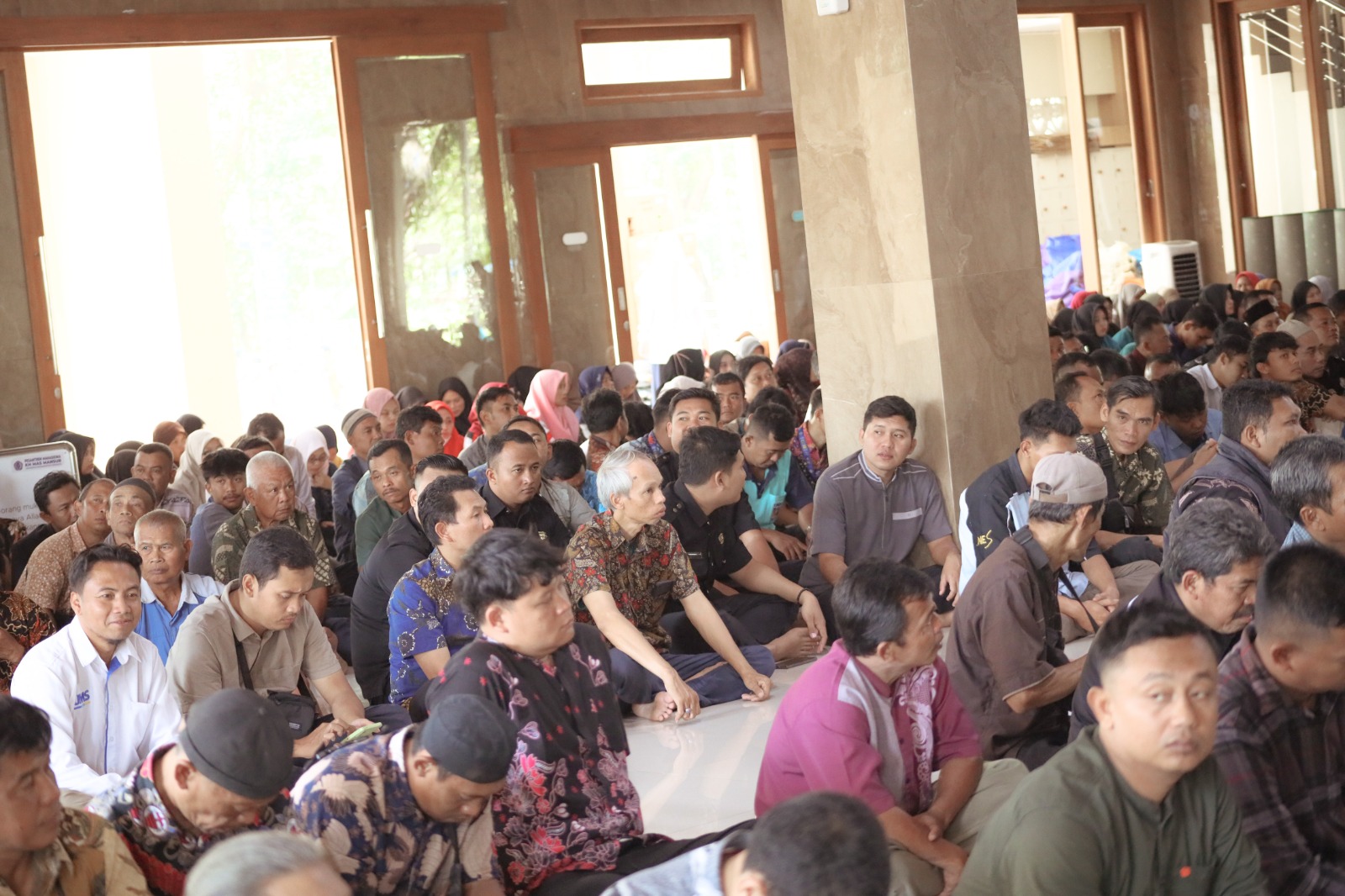 Pekerja UMS yang mengikuti pengajian Ramadan