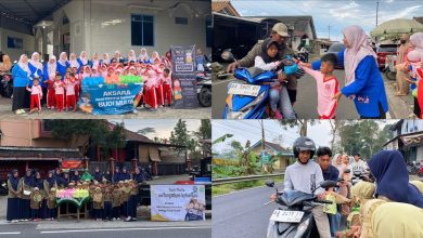 Kolase empat foto kegiatan AkSaRa Ramadan TPA-KB-BA Aisyiyah Budi Mulia Muntung saat guru dan anak-anak membagikan takjil kepada pengguna jalan di Candiroto.