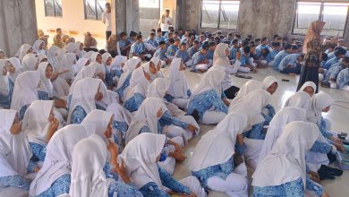 Siswa SMP Muhammadiyah 2 Masaran Sragen mengikuti kegiatan Pesantren Ramadhan di aula sekolah pada Maret 2026.
