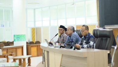 Rektor UMS Prof. Dr. Harun Joko Prayitno memimpin Rapat Tinjauan Manajemen (RTM) universitas di Gedung Induk Siti Walidah.