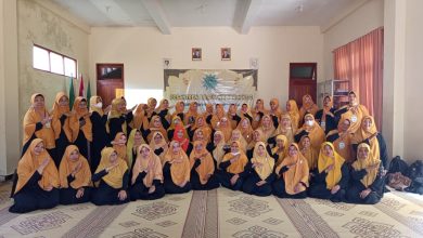 Peserta Pesantren Birrul Walidain ke-2 yang diselenggarakan PCA Banyudono berfoto bersama di Ma’had ‘Aisyiyah Banyudono, Boyolali.