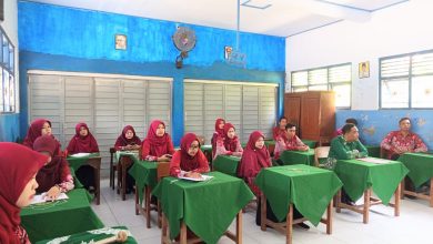 Suasana kegiatan Penilaian Kinerja Kepala Sekolah (PKKSS) di SD Muhammadiyah Kebagusan Pemalang yang diikuti guru dan tim penilai di ruang kelas.