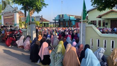 Ribuan jamaah mengikuti Ngaji Ahad Pagi penutup Ramadhan 1447 H yang digelar AMM Imogiri di Halaman Balai Desa Karangtengah, Imogiri, Bantul, Ahad pagi.