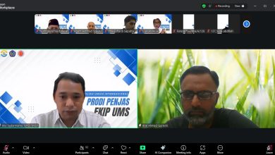 International Guest Lecture Prodi Penjas FKIP UMS bersama akademisi Pakistan Bilal Ahmad Qureshi secara daring melalui Zoom.