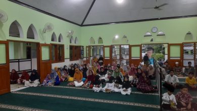 Jamaah mengikuti kajian spesial Ramadan bersama Ustaz Dwi Jatmiko di Masjid Subulussalam Kadipiro Solo.