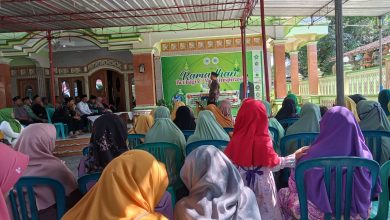 Jamaah menghadiri kegiatan Ramadan Berbagi dan Menginspirasi 1447 H yang digelar PRA dan PRM Palur di Masjid An Nuur Turen, Mojolaban, Sukoharjo.