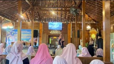 Suasana Safari Ramadhan SD Muhammadiyah PK Banyudono saat narasumber menyampaikan materi di hadapan guru, karyawan, dan peserta kegiatan.