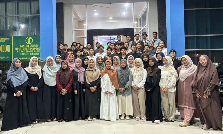 Peserta Silaturahmi dan Buka Bersama Pemandu KEMAIS 2025 berfoto bersama di Kantor PDM Temanggung, Selasa 17 Maret 2026.