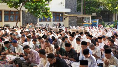 Ratusan jemaah mengikuti Salat Idulfitri 1447 H di halaman Kampus 2 UNIMMA, Magelang, Jumat (20/3/2026).