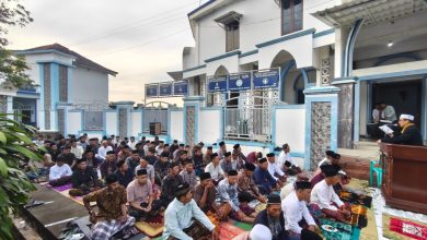Jemaah mengikuti Salat Idulfitri 1447 H di Masjid At-Taqwa Dorang, Jepara, saat khutbah disampaikan KH Badruddin Noor, Jumat (20/3/2026).