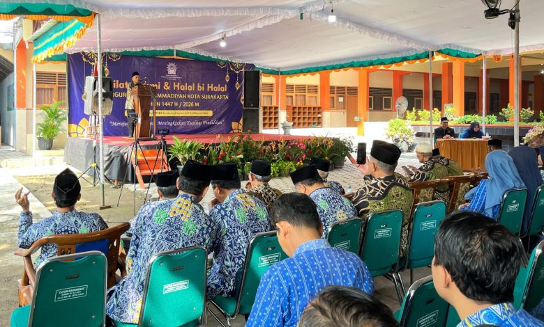 Suasana silaturahmi dan halalbihalal Majelis Pendidikan PDM Kota Surakarta yang diikuti guru Muhammadiyah di SMP Muhammadiyah PKBS, Sumber, Surakarta.