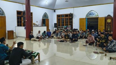 Peserta MASBRO ke-6 PCPM Bumiayu mengikuti kajian fikih kesehatan reproduksi dan halalbihalal kader di Masjid Al Ittihad Penggarutan.