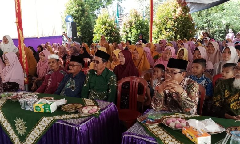 Jamaah menghadiri Pengajian Ahad Kliwon dan silaturahmi Syawal Muhammadiyah Purwojati di TPQ Al Fatih, Desa Gerduren, Banyumas.