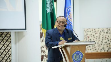 Wakil Rektor I UMS, Prof. Ihwan Susila, menyampaikan sambutan dalam Seminar Internasional tentang agama dan kesehatan mental Muslim di Universitas Muhammadiyah Surakarta.