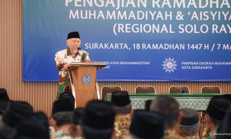 Prof Fattah menyampaikan sambutan dalam Pengajian Ramadan Muhammadiyah Regional Soloraya di Universitas Muhammadiyah Surakarta