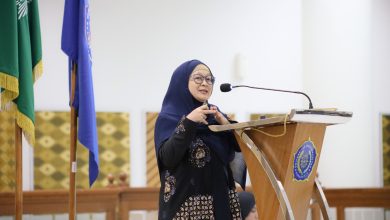 Narasumber menyampaikan materi tentang BA-M dan Islamic Mindfulness Model dalam seminar kesehatan mental berbasis Islam di UMS.