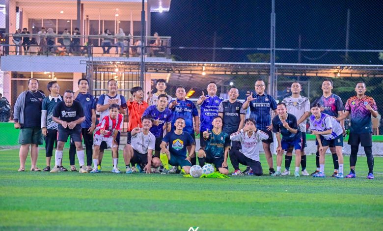 Kader PCPM Bumiayu dan MDMC Brebes berfoto bersama usai Fun Match Mini Soccer di Zarafa Mini Soccer Bumiayu.