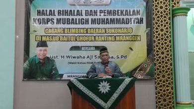 Pembicara menyampaikan materi dalam acara Halalbihalal dan Pembekalan Korps Mubaligh Muhammadiyah Cabang Blimbing di Masjid Baitul Ghofur, Mranggen, Sukoharjo.