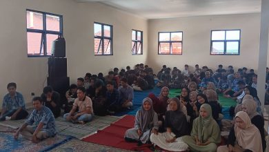Mahasiswa dan sivitas akademika FASTIKOM UMPP mengikuti kajian AIK dan halalbihalal di Aula Lantai 2 Gedung FASTIKOM, Kajen.
