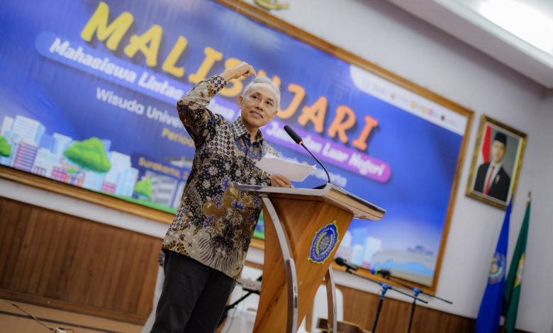 Rektor UMS Prof. Dr. Harun Joko Prayitno menyampaikan sambutan dalam kegiatan Malibujari di Auditorium Mohammad Djazman, Kampus 1 UMS, Surakarta.