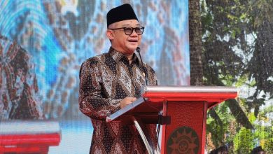 Narasumber utama menyampaikan tausiyah dalam Pengajian Akbar PDM Kabupaten Pekalongan di Kajen.