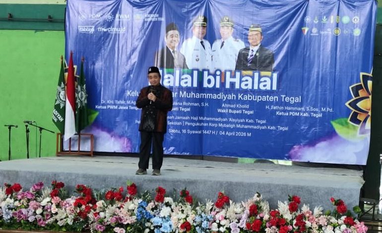 KH Tafsir Ketua PWM Jateng ceramah halal bi halal Muhammadiyah Tegal 2026