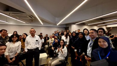 Foto bersama jajaran manajemen SRGroup dan tim ITESA Muhammadiyah Semarang dalam workshop transformasi digital SRGroup berbasis analisis data.