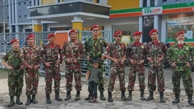 Anggota KOKAM Cabang Temanggung berfoto bersama di depan SMK Muhammadiyah 1 Temanggung usai mendukung kegiatan halalbihalal dan Kuliah Subuh Ahad Pagi, Ahad 5 April 2026.