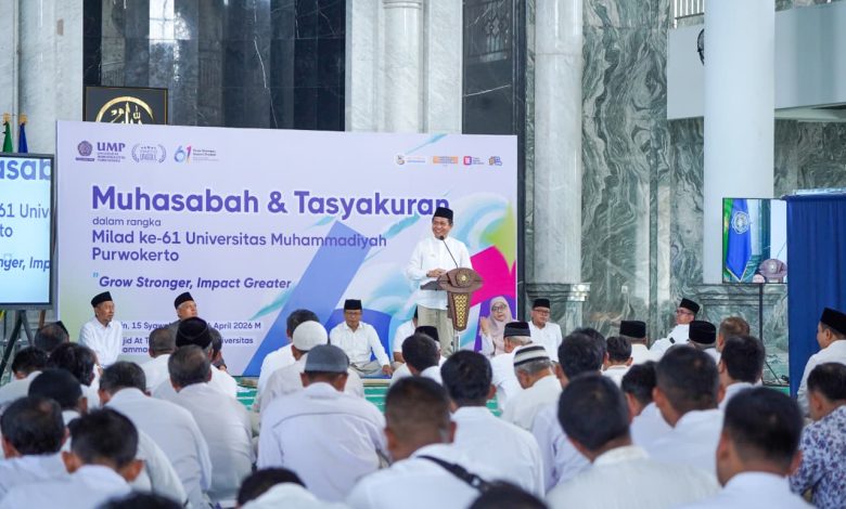 Rektor UMP menyampaikan sambutan pada Muhasabah dan Tasyakuran Milad UMP 61 di Masjid At Tajdiid Purwokerto