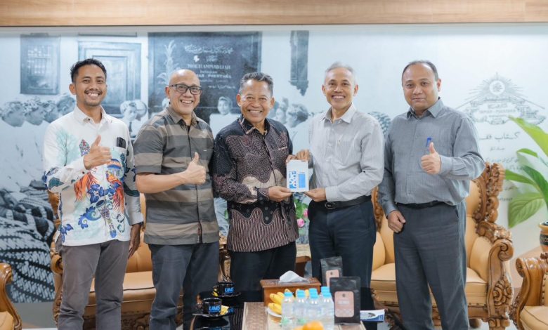 Rektor UMS menerima kunjungan Rektor UNIMUDA Sorong di ruang rektor UMS dalam agenda silaturahmi dan penguatan kolaborasi antar-PTMA.