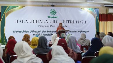Kegiatan Halal Bihalal ‘Aisyiyah 1447 H di Jakarta dengan pembicara menyampaikan tausiyah di depan peserta perempuan dalam forum silaturahim dan edukasi lingkungan.