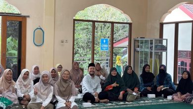 Peserta Pelatihan Branding dan Pemasaran Produk yang digelar PCNA Kranggan mengikuti kegiatan di ruang pertemuan di Kranggan, Temanggung.
