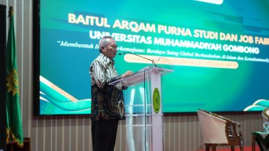 Rektor UNIMUGO Prof. Dr. Sofyan Anif, M.Si menyampaikan sambutan pada kegiatan Baitul Arqam dan Job Fair Purna Studi 2026 di Universitas Muhammadiyah Gombong.