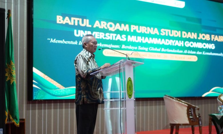 Rektor UNIMUGO Prof. Dr. Sofyan Anif, M.Si menyampaikan sambutan pada kegiatan Baitul Arqam dan Job Fair Purna Studi 2026 di Universitas Muhammadiyah Gombong.