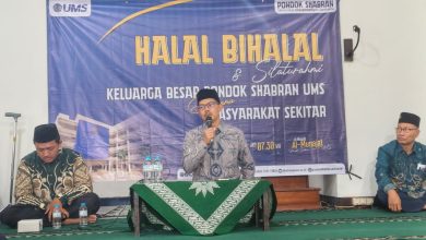Suasana Halal Bihalal Pondok Shabran UMS bersama masyarakat sekitar di Masjid Al Munajat.