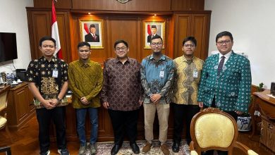 Delegasi PCIM Thailand berfoto bersama Duta Besar RI untuk Thailand usai audiensi di KBRI Bangkok, 10 April 2026.
