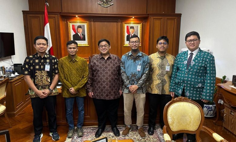 Delegasi PCIM Thailand berfoto bersama Duta Besar RI untuk Thailand usai audiensi di KBRI Bangkok, 10 April 2026.