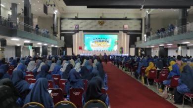 Ribuan guru dan karyawan sekolah Muhammadiyah se-Banyumas mengikuti Silaturahmi Akbar di Auditorium Ukhuwah Islamiyyah Universitas Muhammadiyah Purwokerto.