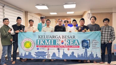 Tim Universitas Muhammadiyah Surakarta bersama pengurus IKMI Korea berfoto usai kegiatan edukasi kesehatan bagi warga Muslim di Korea Selatan.